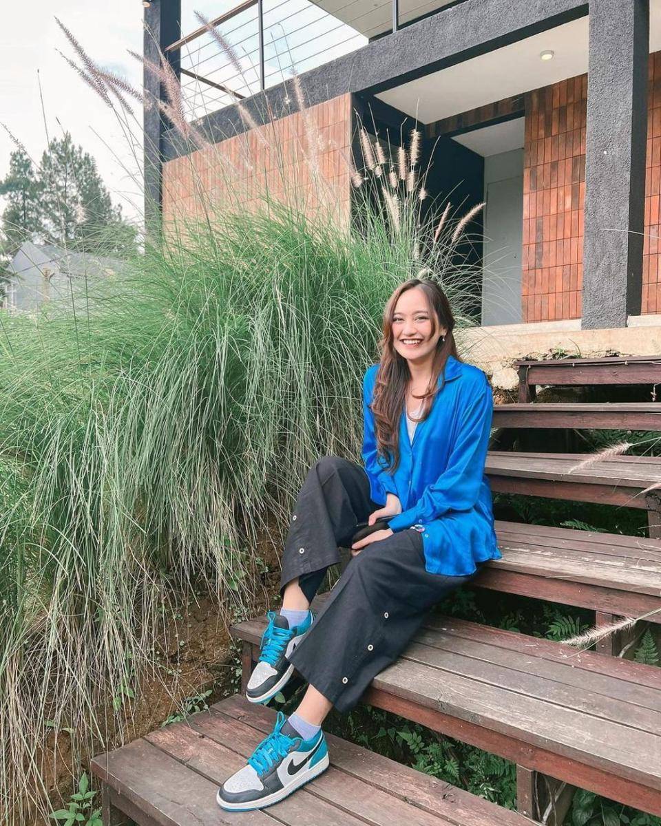 Campus look ala Salshabilla Andriani (instagram.com/salshabillaadr)