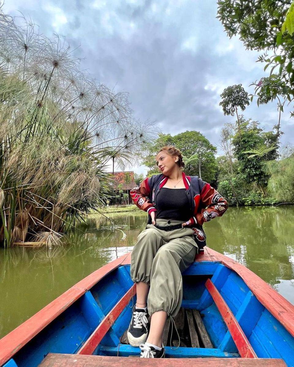 OOTD hangout ala Naimma Aljufri (instagram.com/naimmaljufri)