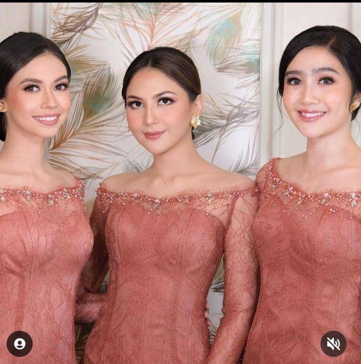 Bridesmaid enzy (Instagram.com/victoria_makeupatelier)