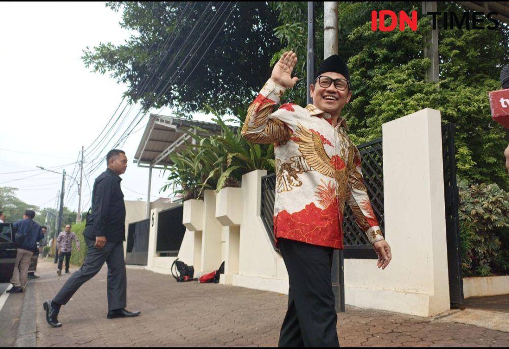 Ketua Umum Partai Kebangkitan Bangsa (PKB), Muhaimin Iskandar atau Cak Imin bertemu dengan Wakil Presiden (Wapres) ke-6 Try Sutrisno di kediamannya di kawasan Menteng, Jakarta Pusat, Sabtu (20/5/2023) (IDN Times/Lia Hutasoit)