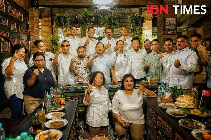 Sebanyak 15 kelompok relawan pendukung Joko "Jokowi" Widodo dan Gibran Rakabuming hadir mendeklarasikan dukungan kepada Ketua Umum Partai Gerindra dan bakal calon presiden Prabowo Subianto sebagai presiden (dok Humas Prabowo)