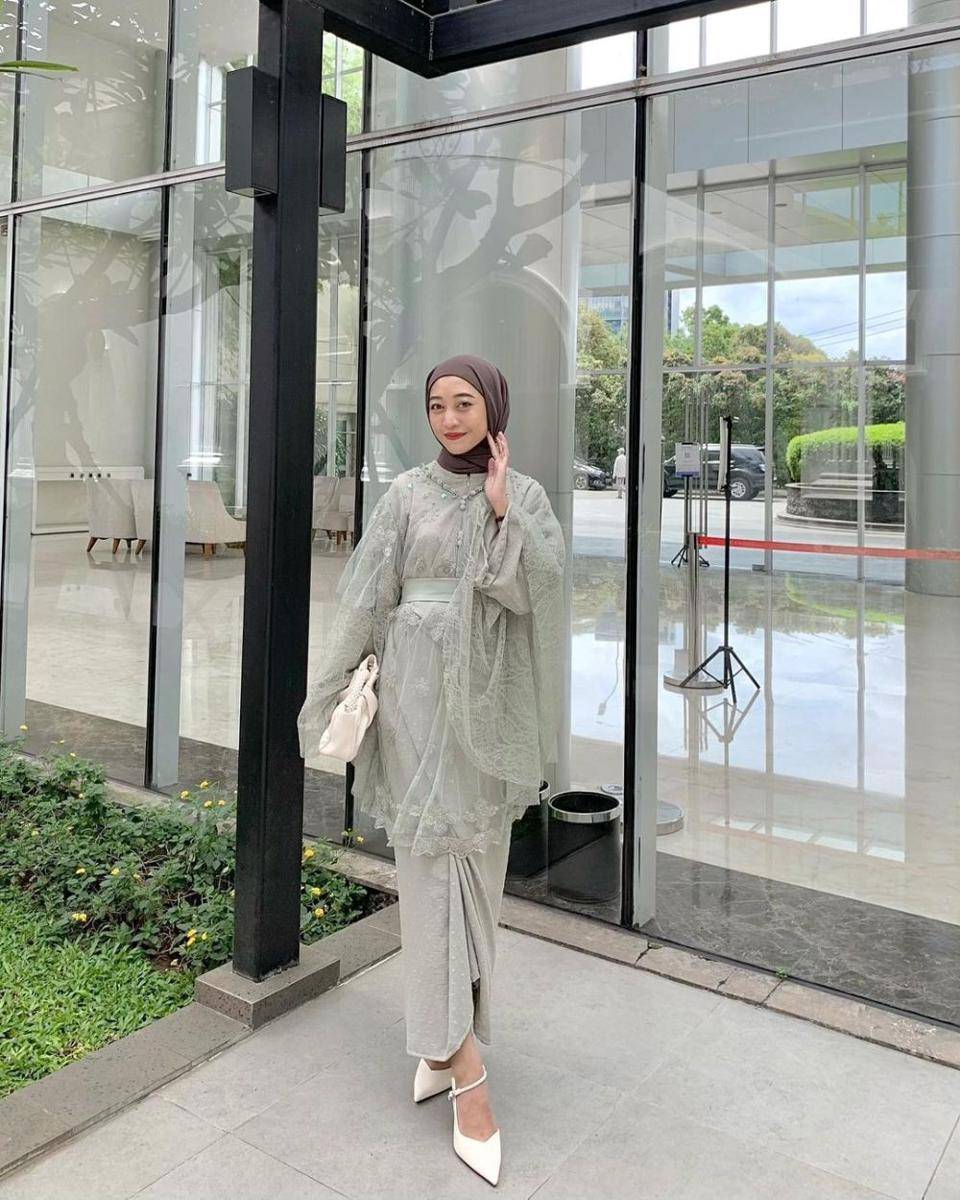 inspirasi kebaya modern hijab untuk wisuda (instagram.com/nabilayua)