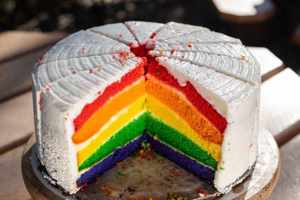 Resep Rainbow Cake Kukus, Modal Putih Telur!
