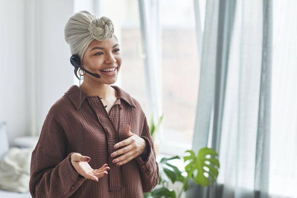 ilustrasi customer service (pexels.com/Jep Gambardella)
