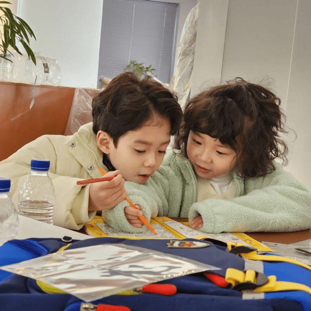 potret Shin Su A dan Jung Min Joon di balik layar drama Family: The Unbreakable Bond (instagram.com/park7893)