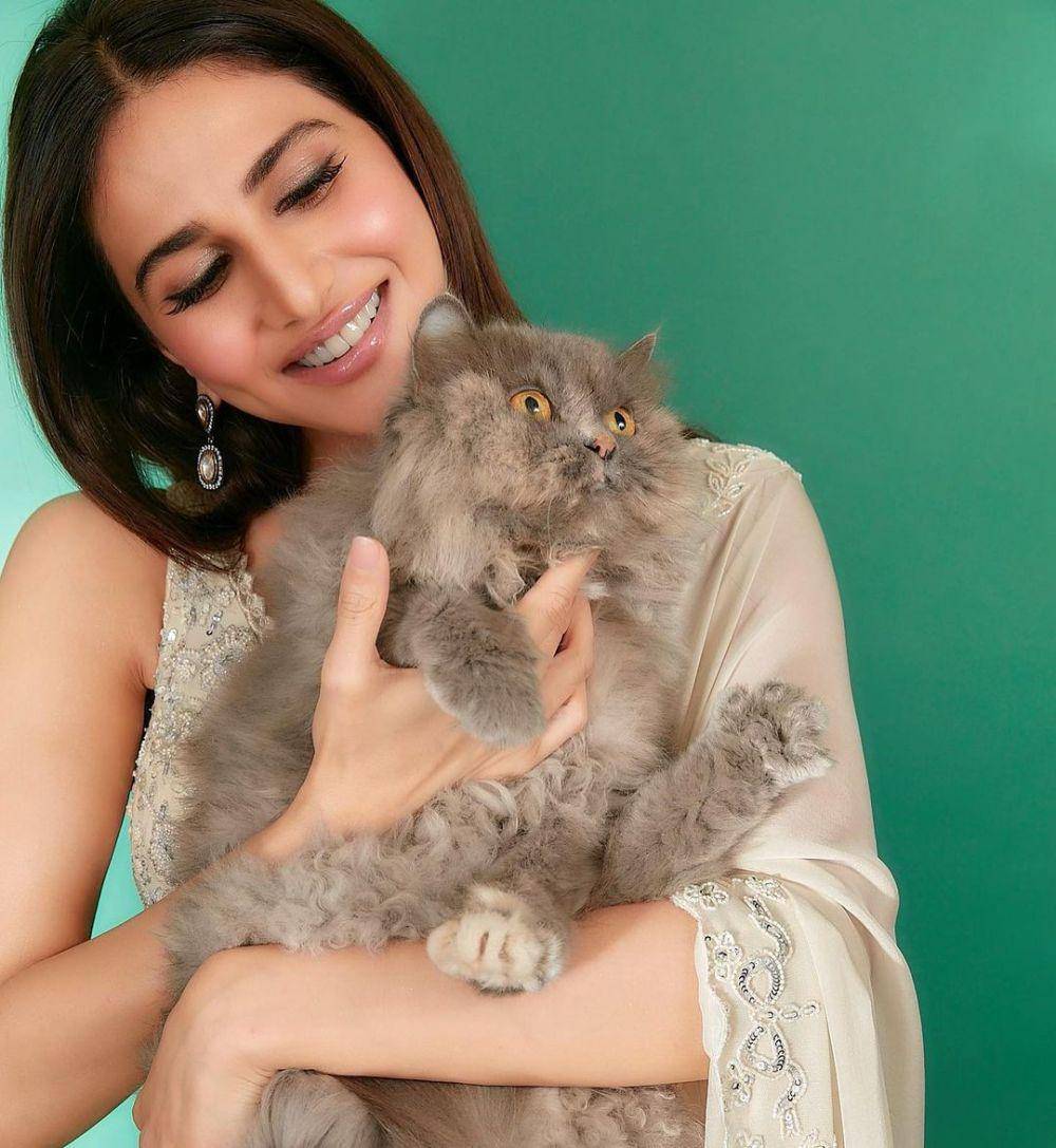 Vaani Kapoor dan kucingnya (instagram.com/_vaanikapoor_)