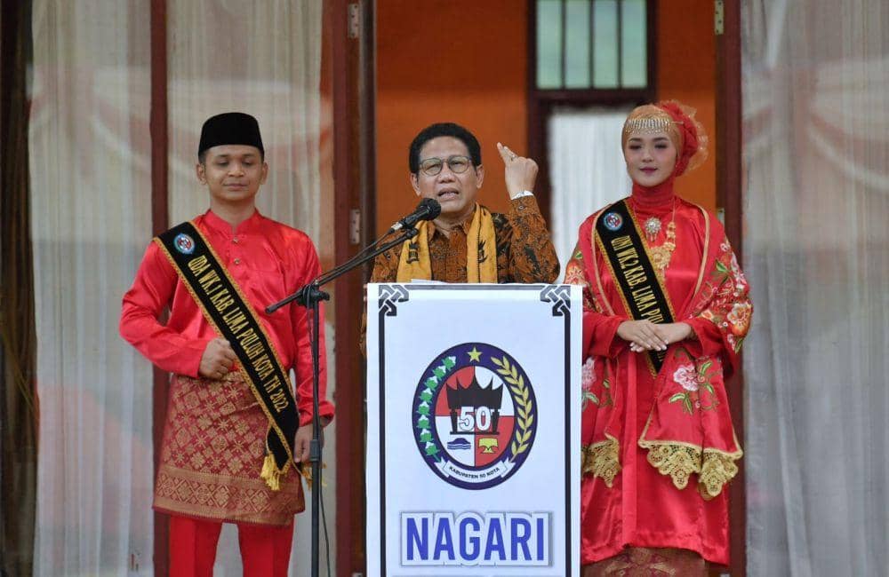 Menteri Desa, Pembangunan Daerah Tertinggal dan Transmigrasi Abdul Halim Iskandar saat meresmikan Homestay Nagari Harau, Kabupaten Limapuluh Kota, Sumbar pada Jumat (19/5). (Dok. Kemendes. PDTT)