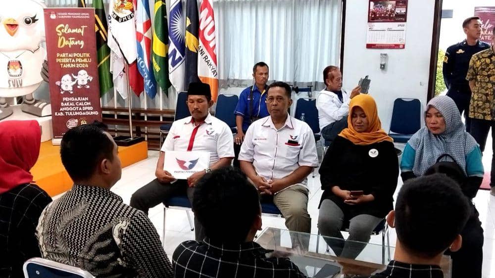 Partai Perindo saat mendaftar ke KPU Tulungagung. IDN Times/ Bramanta Pamungkas