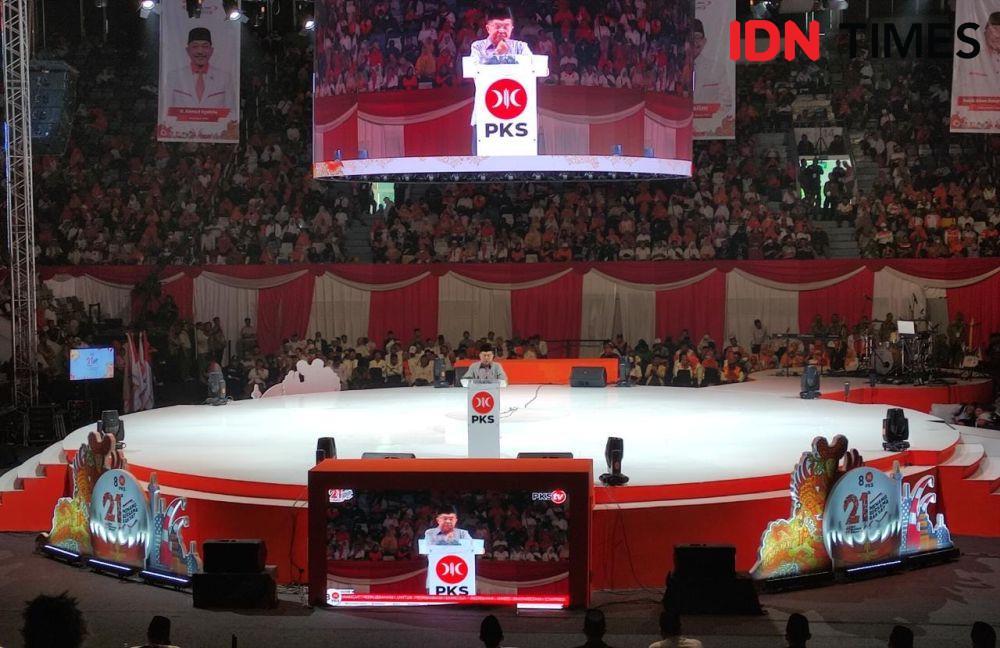 Wakil Presiden ke-10 dan ke-12 RI Jusuf Kalla menghadiri Milad ke-21 PKS di Istora Senayan, Jakarta, Sabtu (20/5/2023) (IDNTimes/Yosafat Diva Bayu Wisesa)