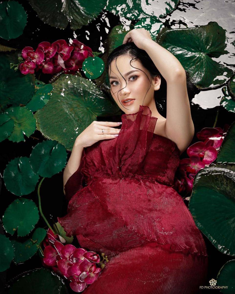 maternity shoot Lalita Hutami (instagram.com/fdphotographi90)