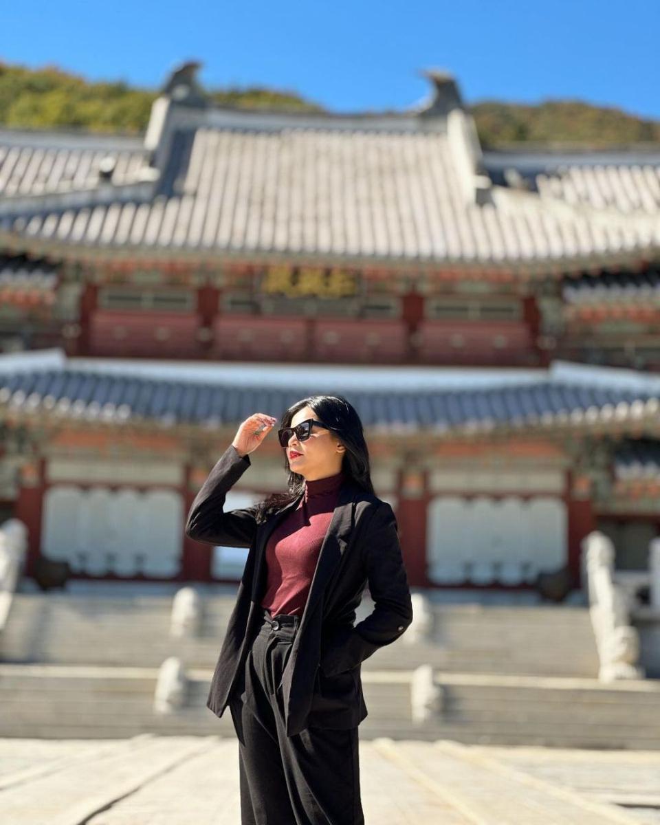 padu padan OOTD liburan ke luar negeri ala Yunita Siregar (instagram.com/yunitasiregar)