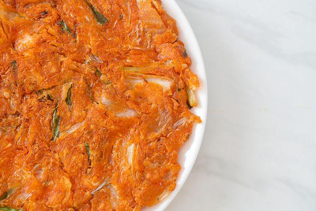 ilustrasi kimchi pajeon (vecteezy.com/Natthapon Ngamnithiporn)