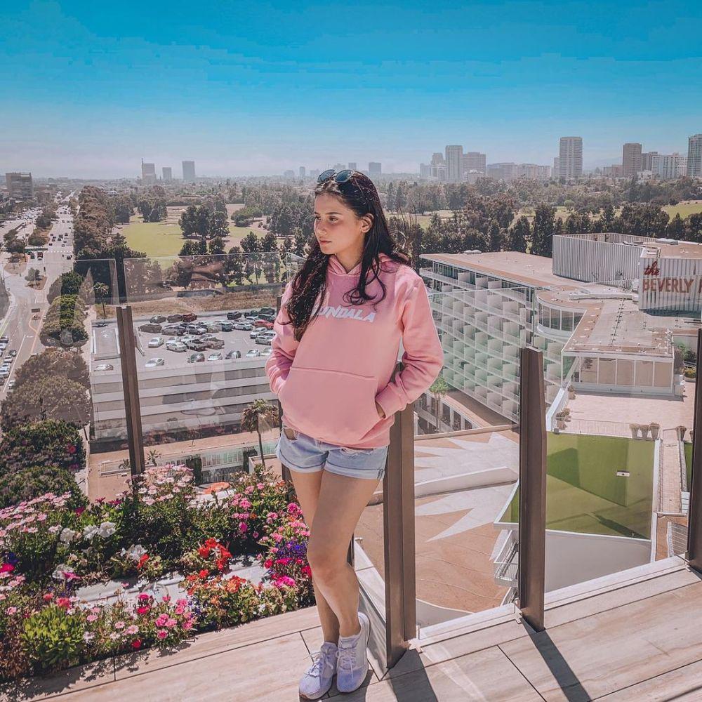 padu padan OOTD liburan ke luar negeri ala Yunita Siregar (instagram.com/yunitasiregar)