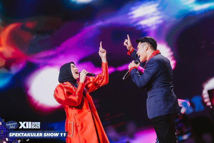 Duet Rony dan Salma membawakan lagu 'I wanna dance with somebody' (Whitney Huston). (instagram.com/indonesianidolid/)