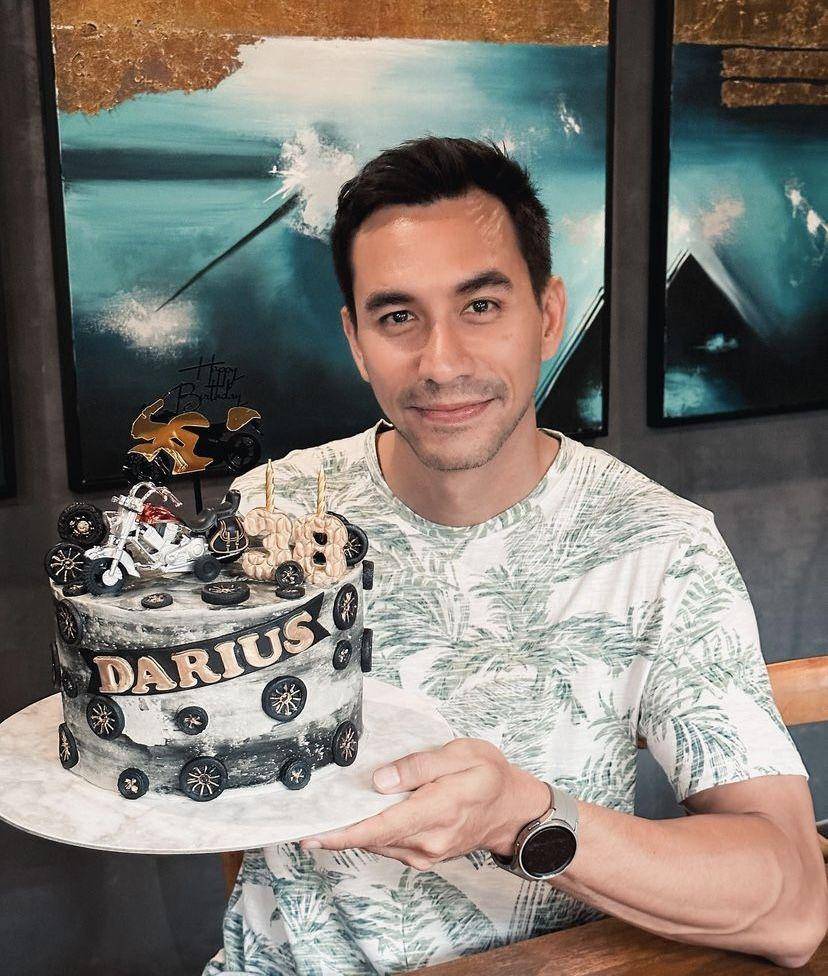 potret ultah Darius Sinathrya ke-38 (instagram.com/darius_sinathrya)