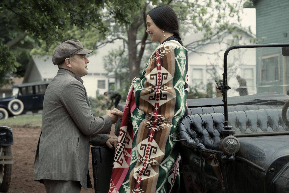 Leonardo DiCaprio (kiri) dalam film Killers of the Flower Moon (dok. Sikelia Productions/Killers of the Flower Moon)