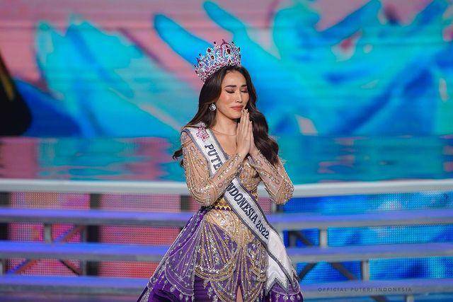 Potret Farewell Walk Laksmi Suardana Sebagai Puteri Indonesia 2022 (Instagram.com/officialputeriindonesia)
