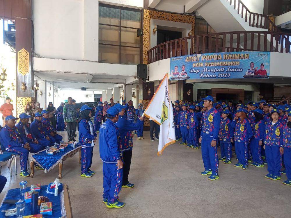 Wali Kota Banjarmasin, Ibnu Sina melepas 179 atlet untuk laga pertandingan antar pelajar di Popda Kalsel 2023.