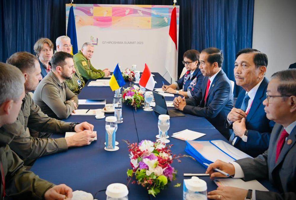 Presiden Jokowi bertemu dengan Presiden Ukraina, Volodymyr Zelenskyy di sela-sela Konferensi Tingkat Tinggi (KTT) G7 (dok. Sekretariat Presiden)