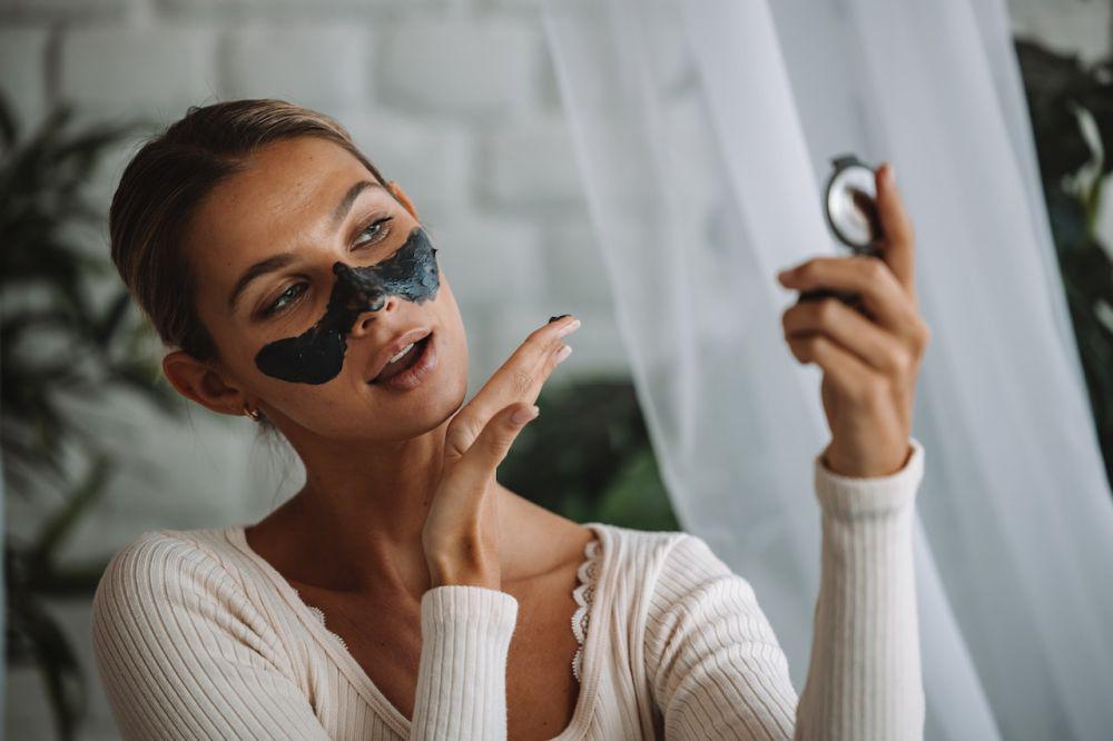 5 Tanda Kulitmu Perlu Face Peeling, Segera Lakukan Biar Mulus!