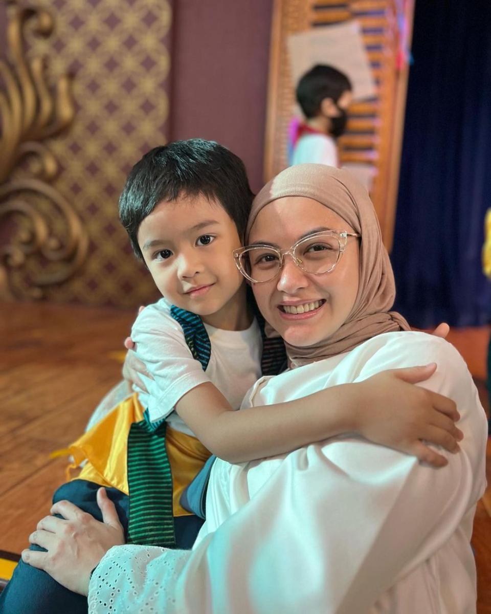potret kelulusan buah hati Revalina S. Temat (instagram.com/vatemat)