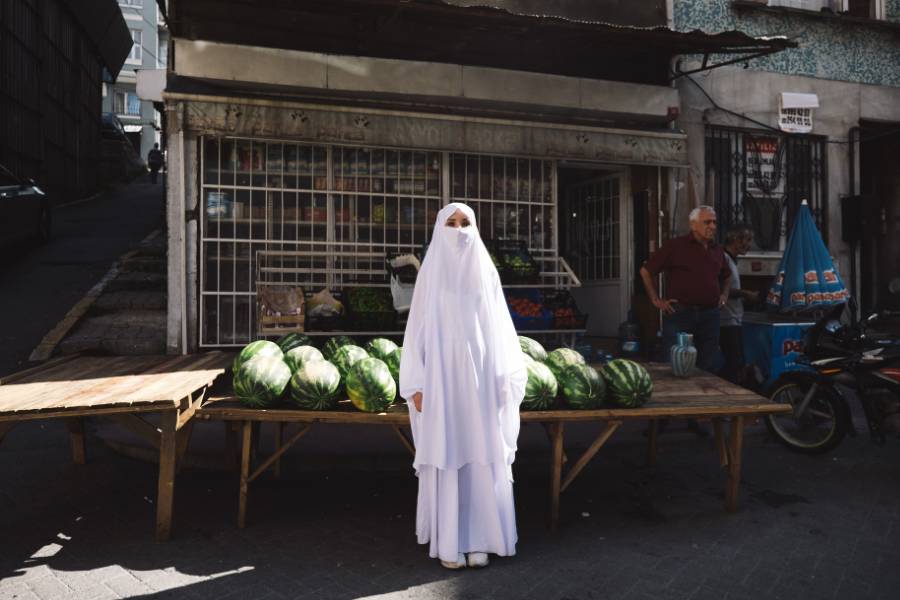 Potret perempuan memakai cadar (pexels.com/Faruk Tokluoğlu)