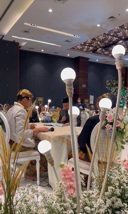 viral pengantin menikah dengan mahar tiket Coldplay (twitter.com/orangdalamkamu)