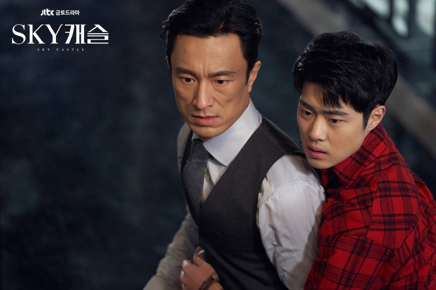 Kim Byung Chul dan Jo Byeong Gyu di drama Sky Castle (dok. Jtbc/Sky Castle)