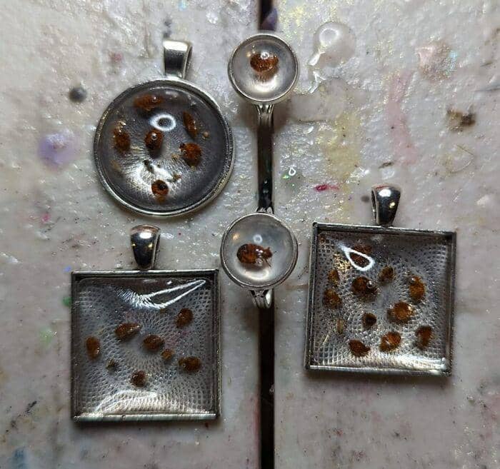 potret karya bakat terpendam yang sebaiknya dipendam (facebook.com/That's it, I'm craft shaming (bad crafts only))