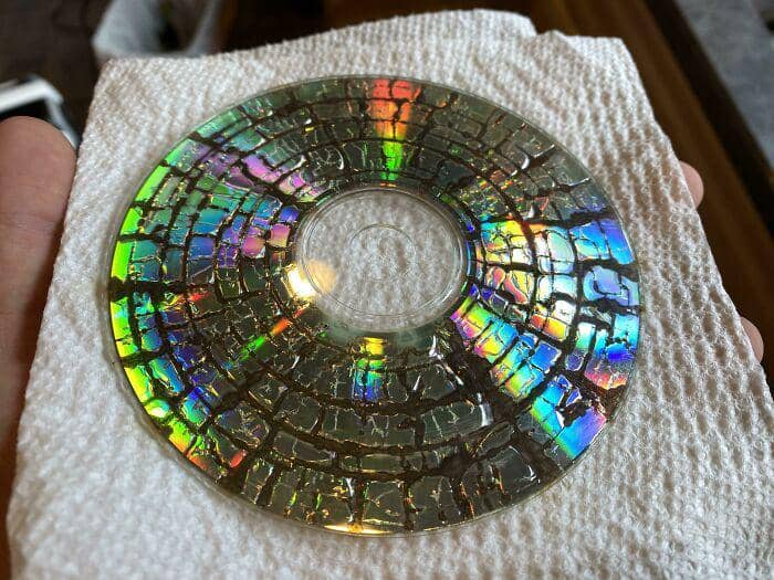 potret barang dimasukkan microwave (reddit.com/BurningVShadowReport)