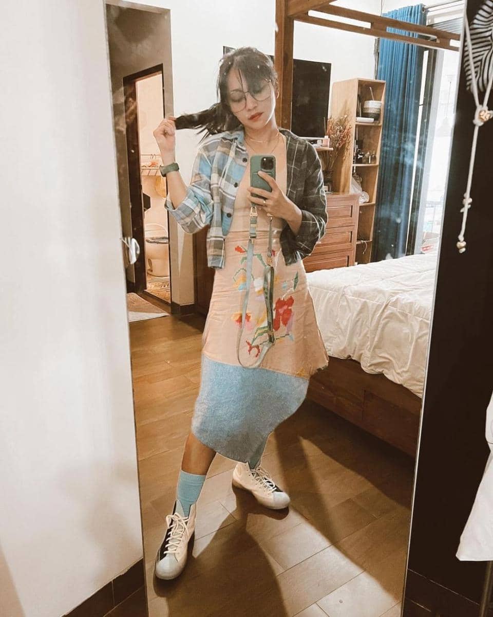 Baju liburan Hesti Purwadinata (instagram.com/hestipurwadinata)