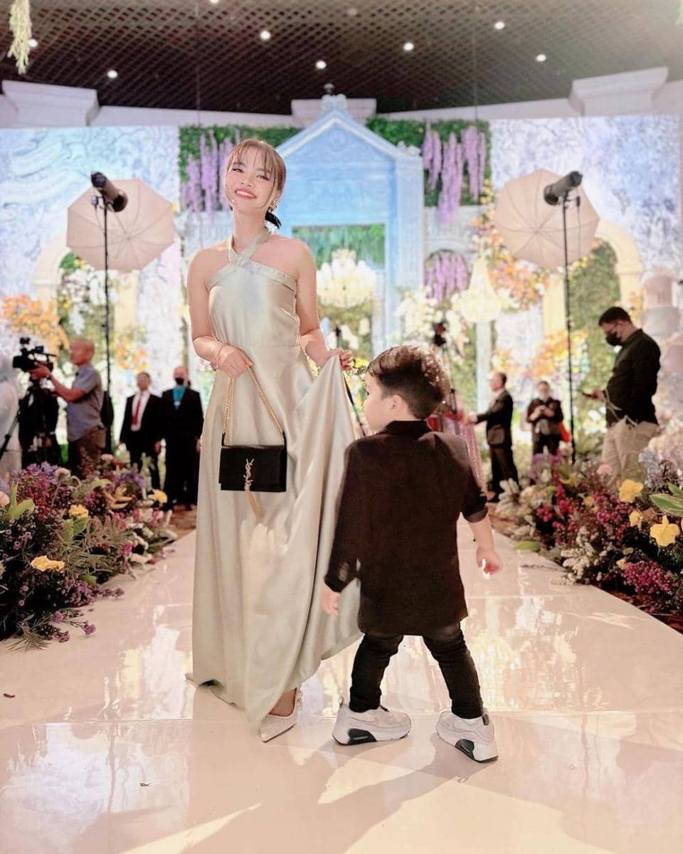 OOTD Alma Mestika (instagram.com/almamestika)