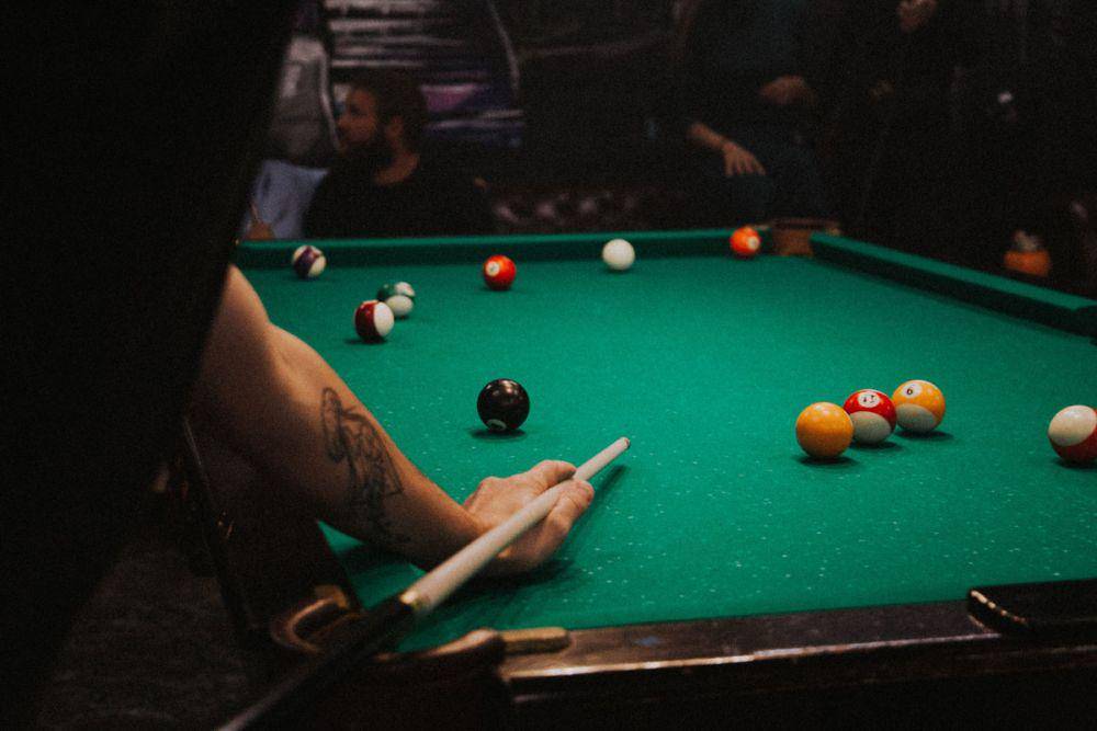 ilustrasi permainan billiard (Unsplash.com/Klara Kulikova)