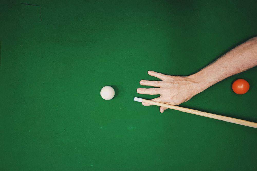 ilustrasi permainan billiard (Unsplash.com/Dan Burton)