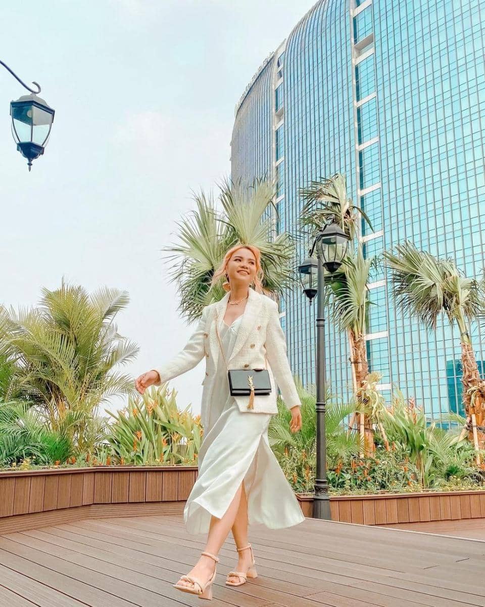 OOTD Alma Mestika (instagram.com/almamestika)