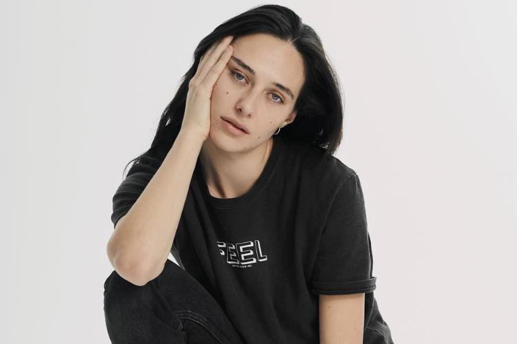 7 Potret Devon Carlson, Mantan Jesse Rutherford Sebelum Billie Eilish