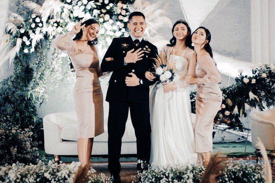 adu gaya kondangan Enzy Storia vs. Jessica Mila (instagram.com/enzystoria)