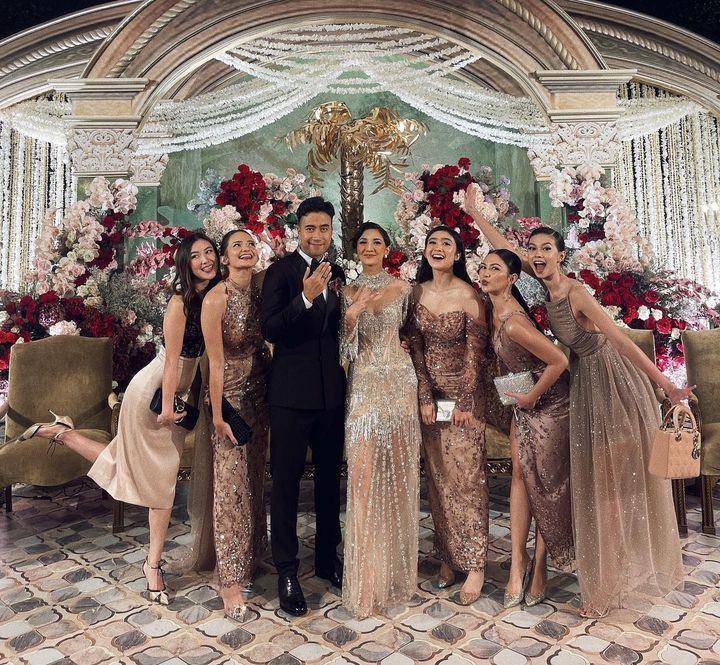adu gaya kondangan Enzy Storia vs. Jessica Mila (instagram.com/enzystoria | instagram,com/jscmila)