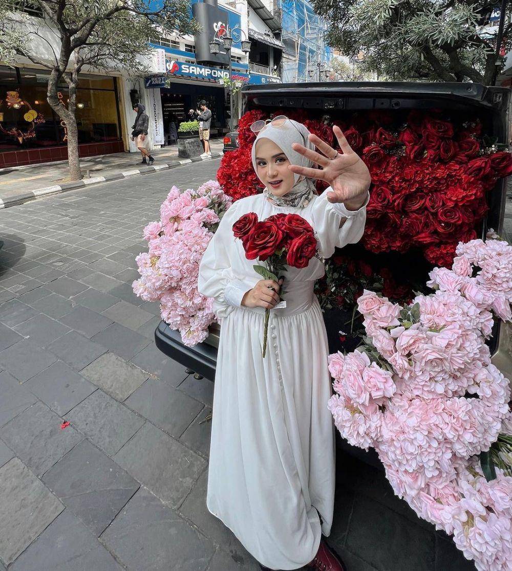 Ide dress kondangan hijab ala Alifhia Fitri (instagram.com/alifhiafitri)