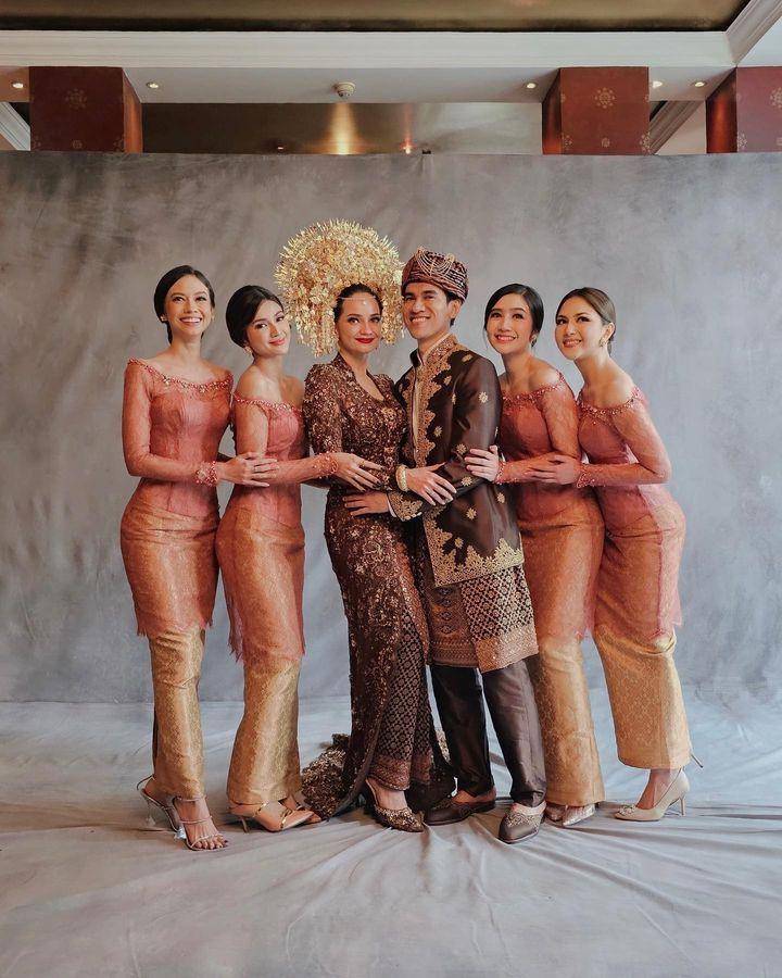OOTD geng blackpunk di nikahan Enzy Storia (instagram.com/furrycitra)