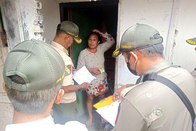 Sidak bekas Lokalisasi Girun di Malang oleh Satpol PP Kabupaten Malang. (IDN Times/Rizal Adhi Pratama)