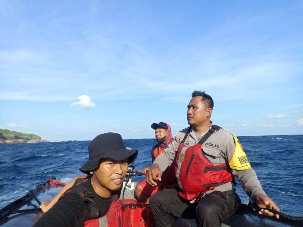 Tim SAR gabungan saat melakukan pencarian. (Dok. SAR Mataram)