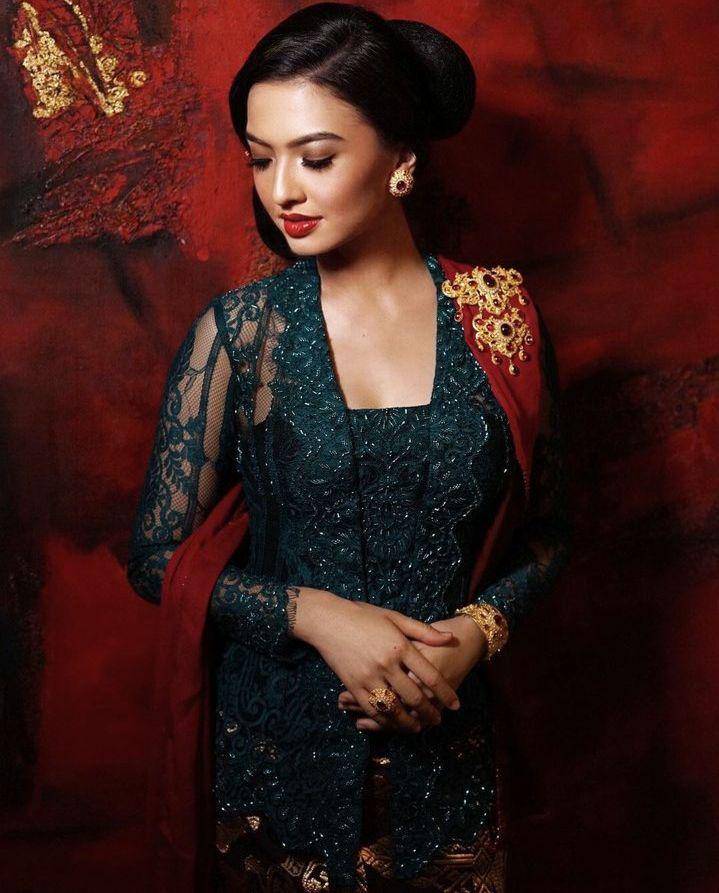 Potret Raline Shah mengenakan kebaya (instagram.com/ralineshah)