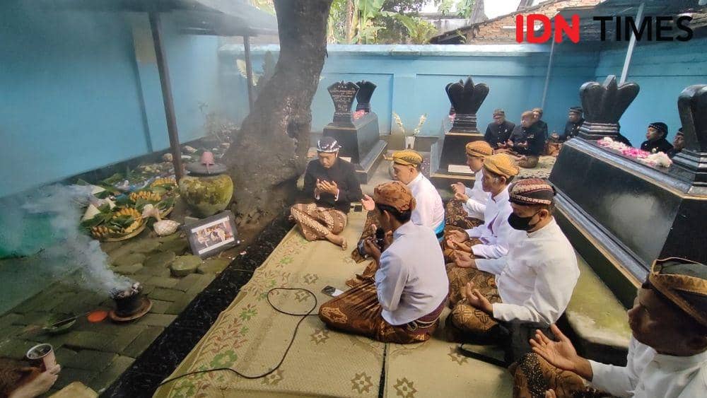 Warga Baluwarti Solo Gelar Doa Keselamatan Untuk Gibran dan Jokowi