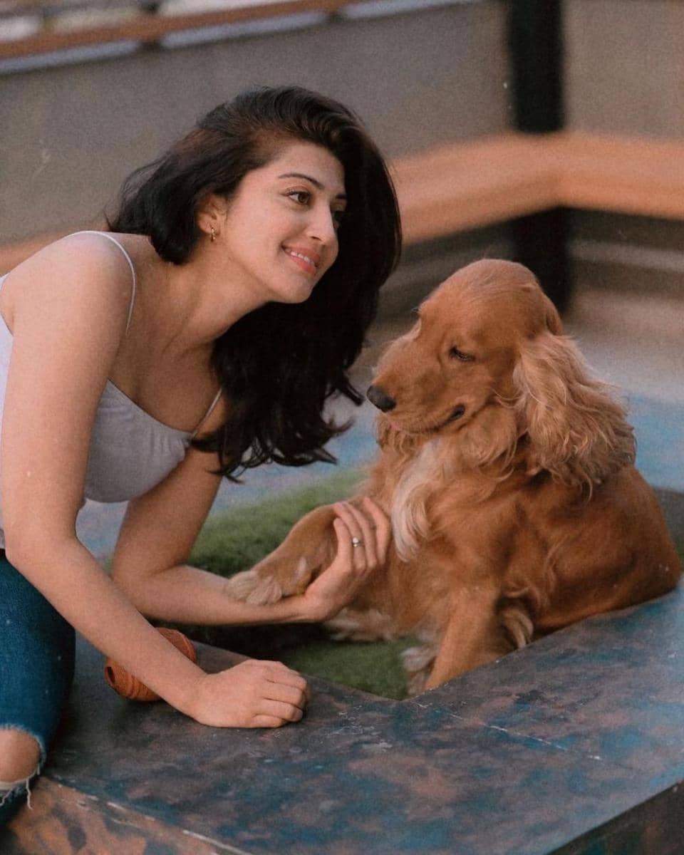 Pranitha Subhash dan anjingnya (instagram.com/pranitha.insta)