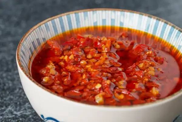 Ilustrasi sambal china viral (madewithlau.com)