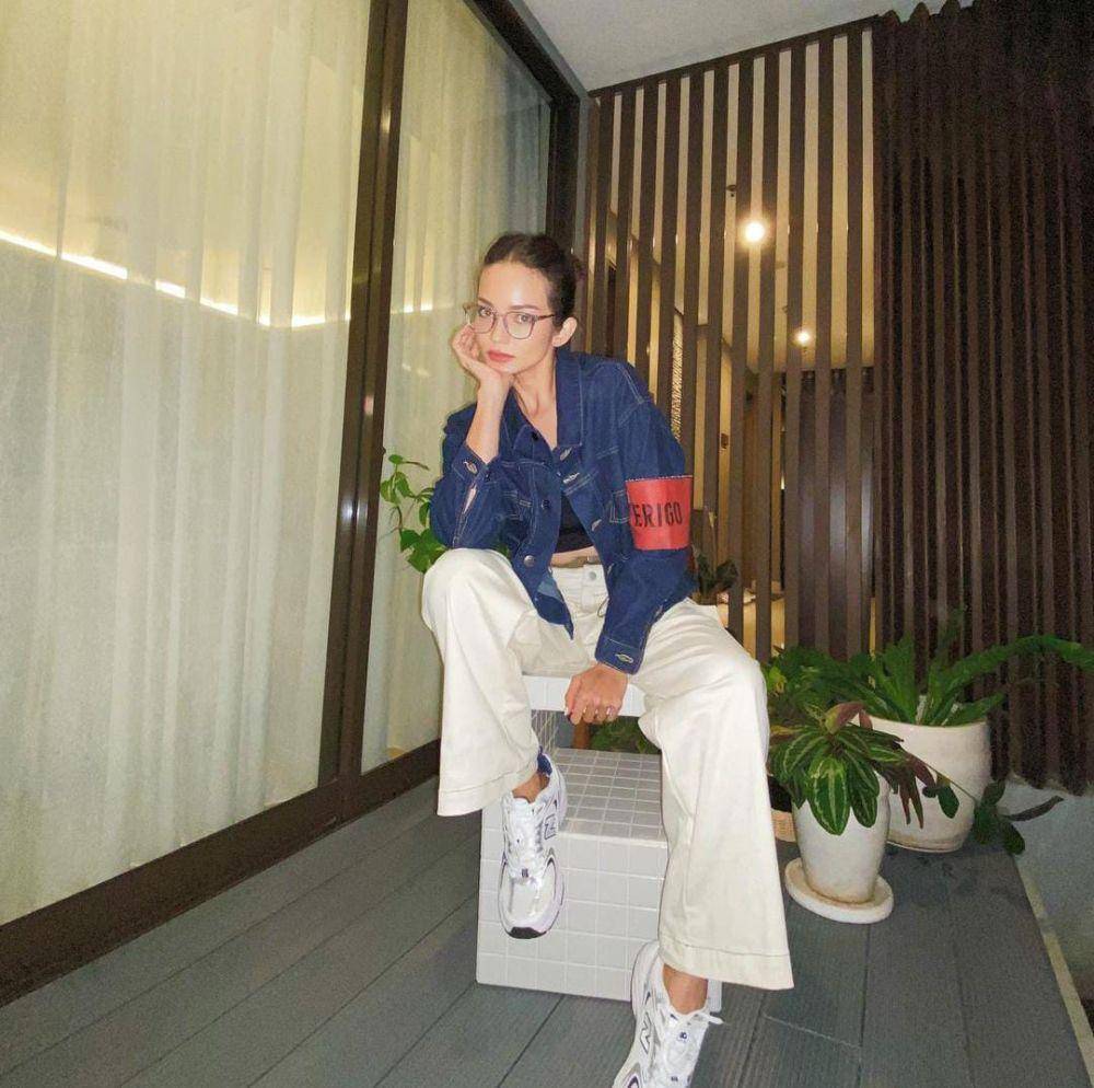 Potret Enzy kenakan jaket (instagram.com/enzystoria)