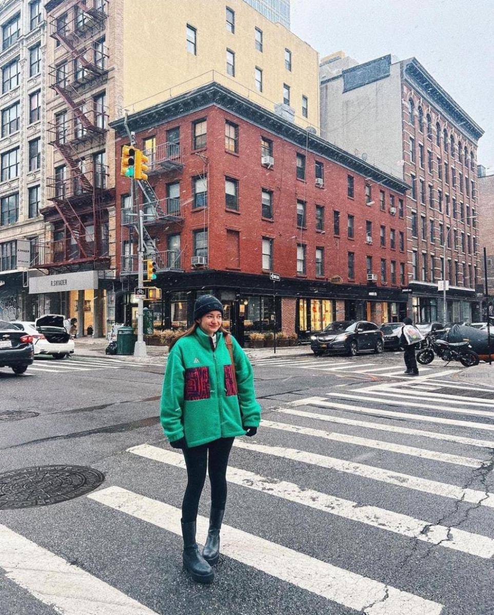 Potret Enzy kenakan jaket (instagram.com/enzystoria)