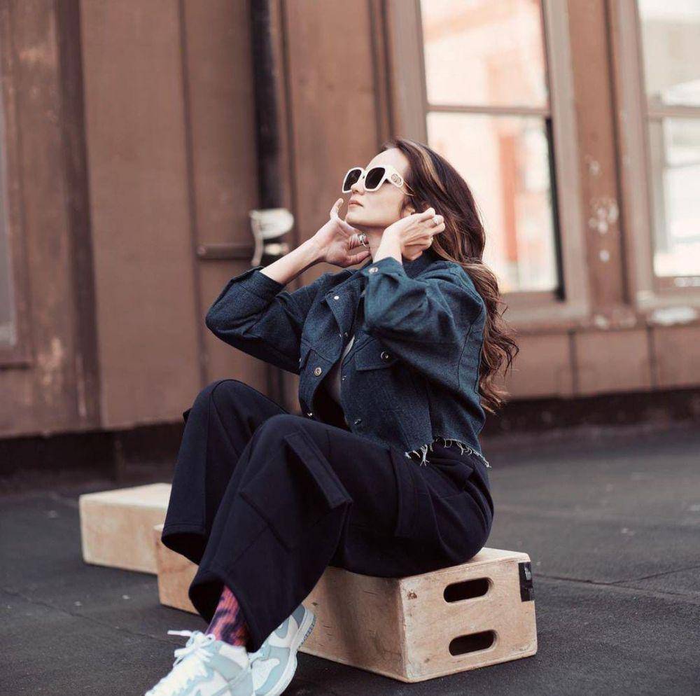 Potret Enzy kenakan jaket (instagram.com/enzystoria)
