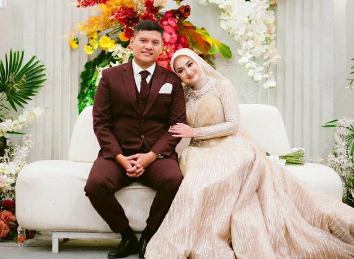 10 Potret Resepsi Pernikahan Memes Prameswari, Berjilbab!